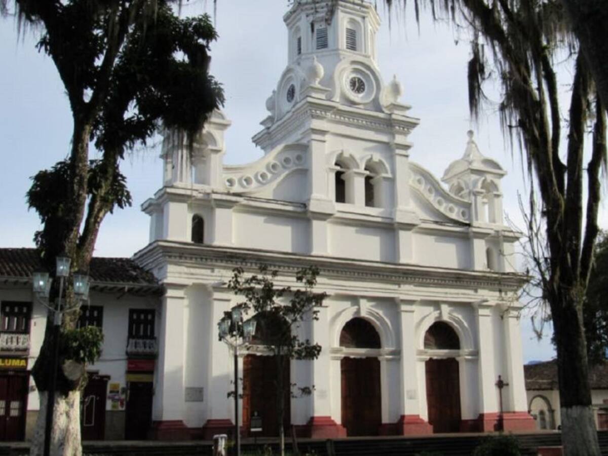 Salamina completa cuatro días sin servicio de agua