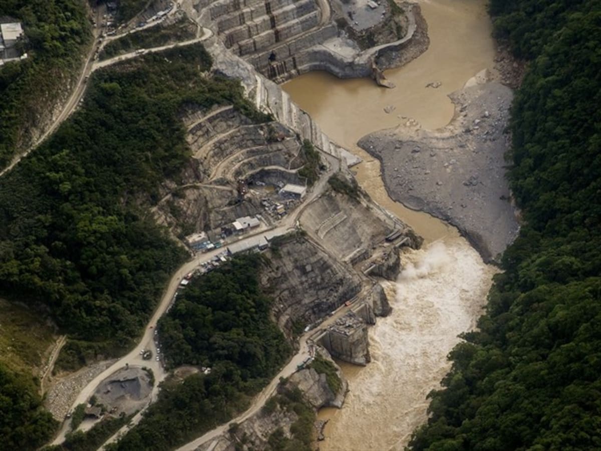 Caudales, movimientos de tierra y estabilidad en la presa: riesgos en Hidroituango