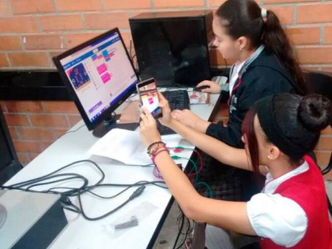 Hoy estudiantes en Santander inician clases virtuales