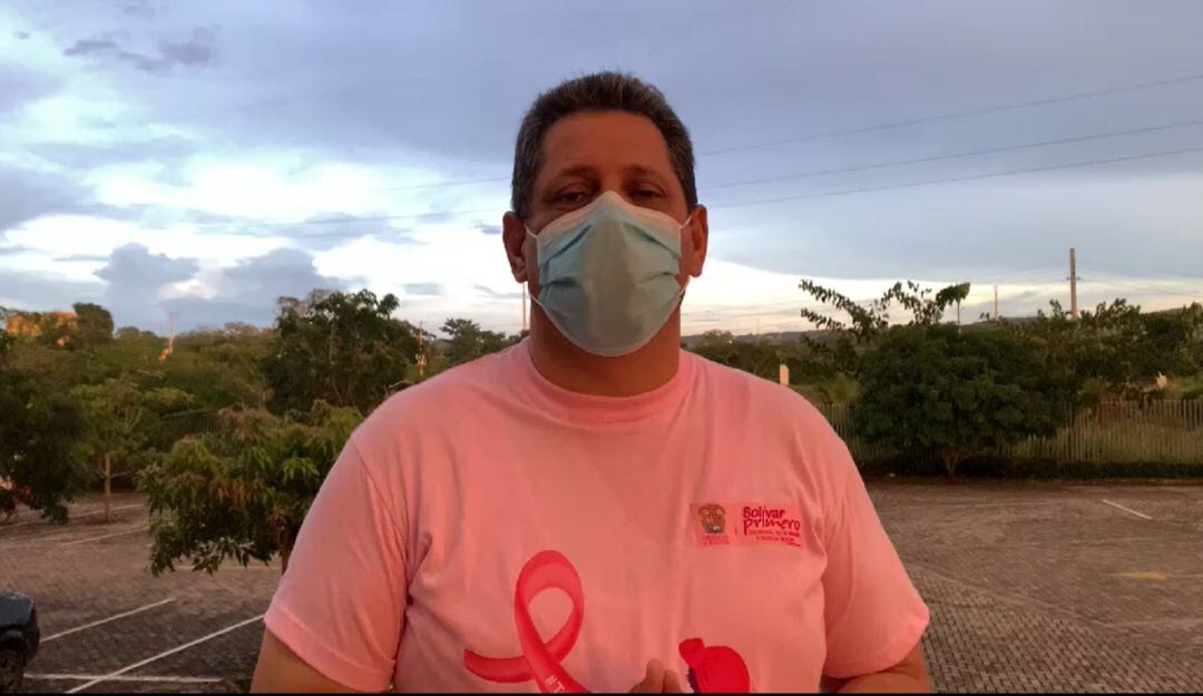 El inconveniente en la vía se presenta como consecuencia de la fuerte temporada de lluvias.