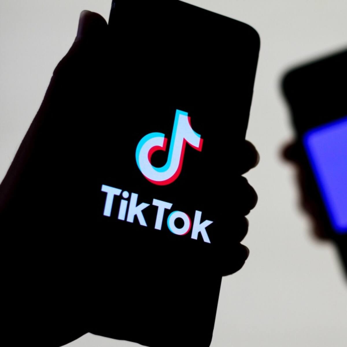 Facebook y TikTok amplificaron contenido de grupos armados para reclutar niños en Colombia: HRW