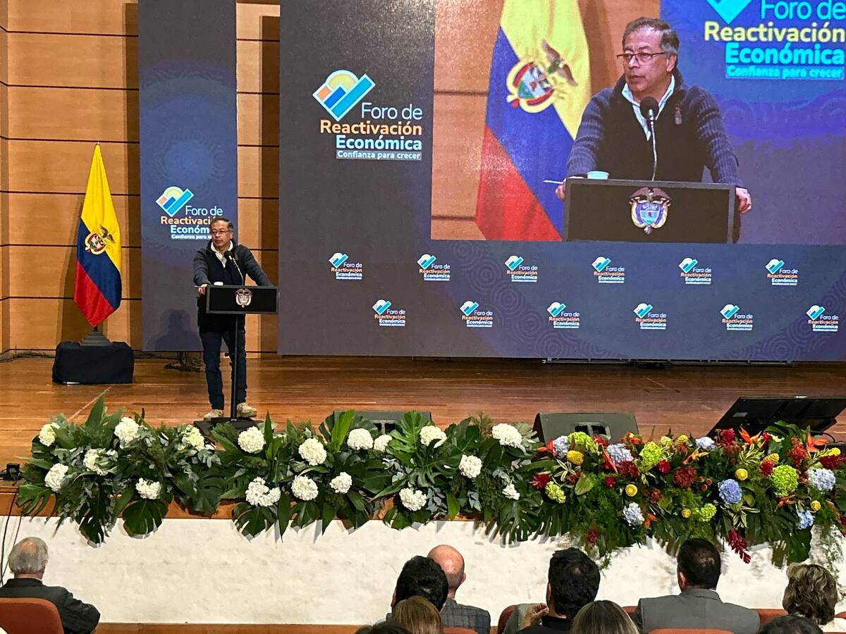 El pdte Petro afirma que su gobierno le apuesta a la reactivación con la descarbonización