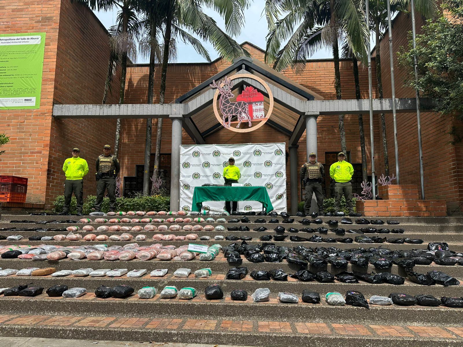 La Policía incautó más de 200 kilos de marihuana en una vivienda de Medellín. Foto: Policía Meval.