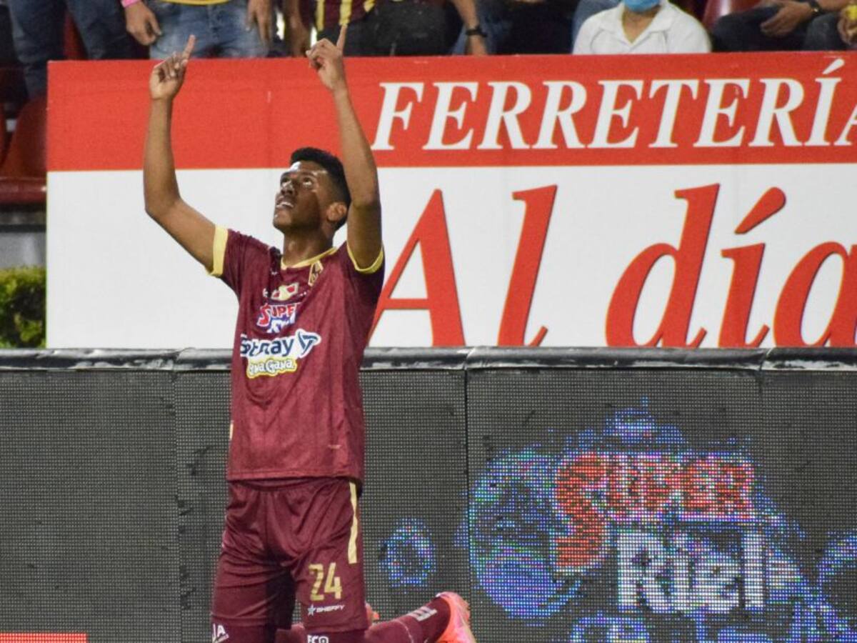 Tolima imparable ante un América que jugó con 10 casi todo el partido