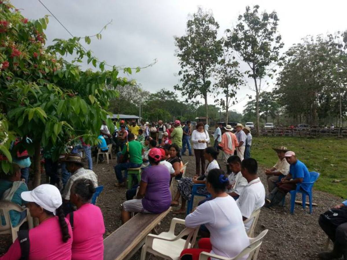 Por primera vez en Colombia, restituyen tierras a una acción comunal en Antioquia
