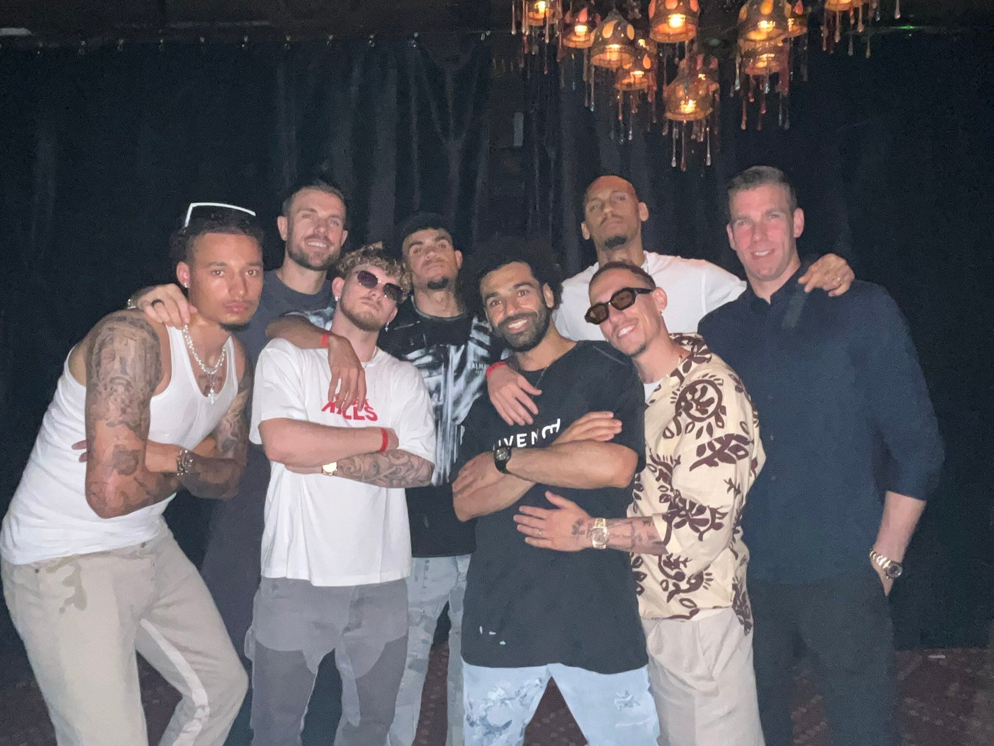 Los jugadores del Liverpool durante su tiempo de descanso / Twitter: @MoSalah