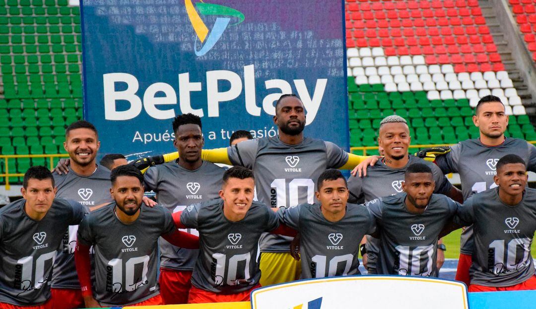 Patriotas homenajeando a Jhon Mario Ramírez