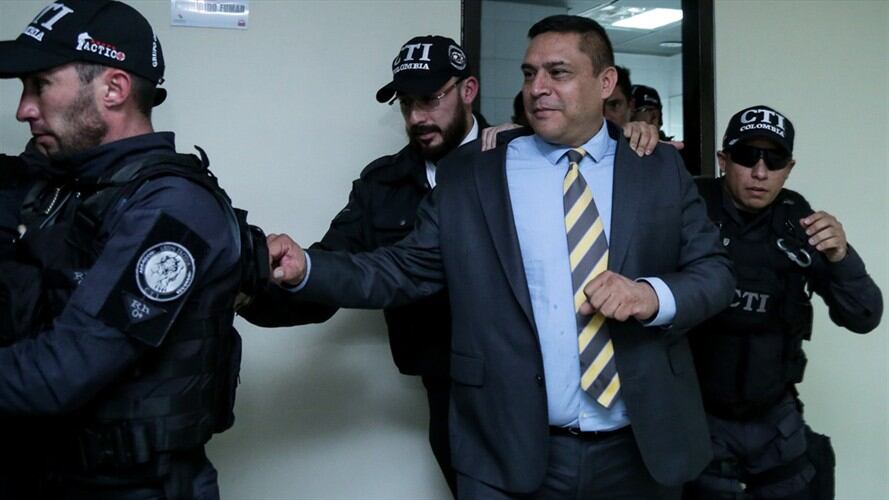 El abogado Jorge Armando Otálora, quien defiende al oficial en retiro, indicó que la Fiscalía General presentó en tres oportunidades el escrito de acusación, pero fue devuelto para que fuera corregido. Foto: Colprensa