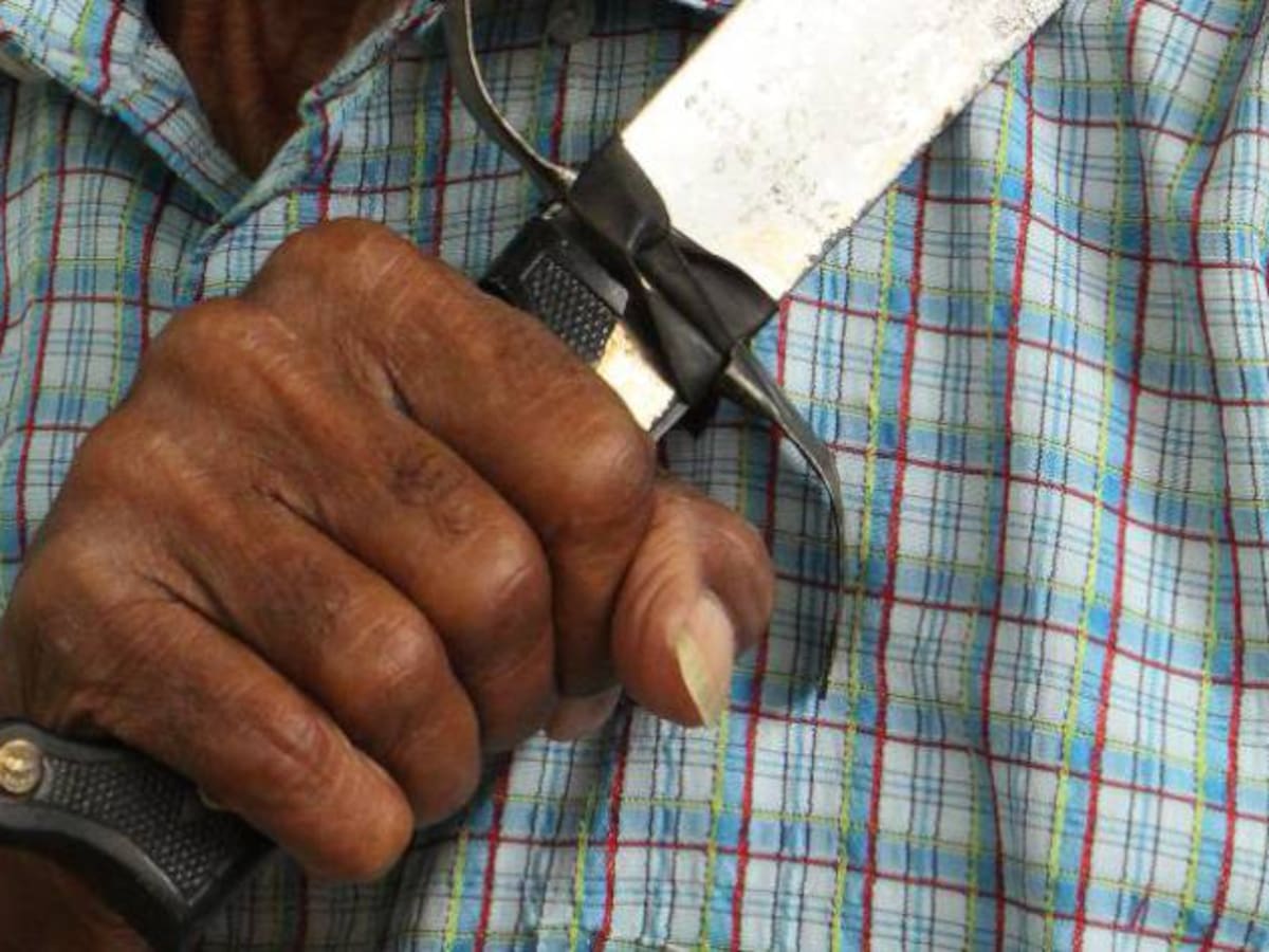 En delicado estado joven que recibió un machetazo en la cabeza