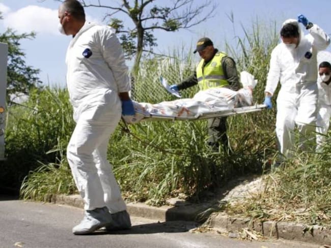 Dejaron cerca a los cuerpos sin vida, letreros intimidantes.