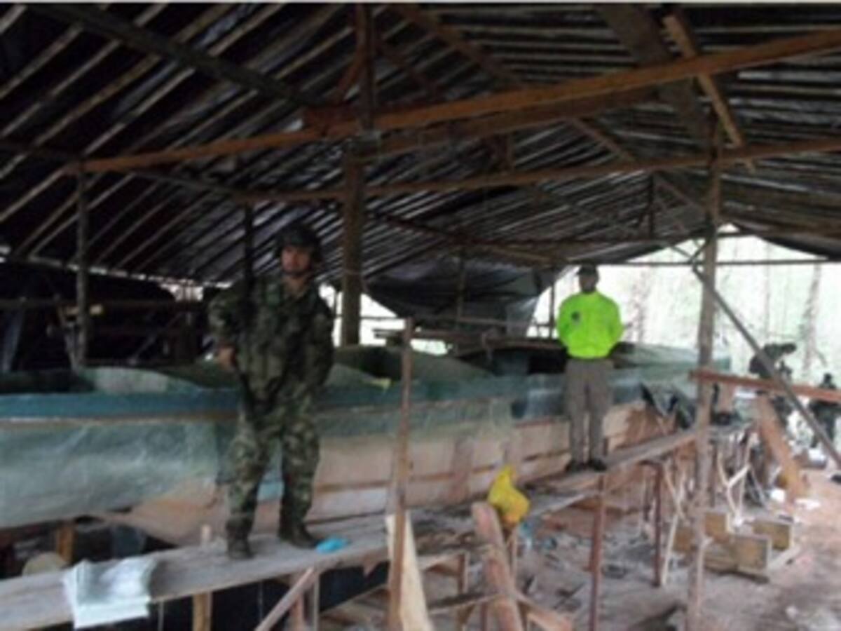 Incautan semisumergible de las Farc en la frontera con Ecuador