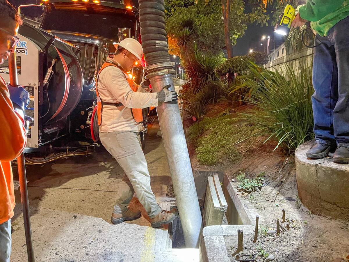 Intervienen 15 soterrados viales y 1.300 sumideros en Medellín para prevenir inundaciones