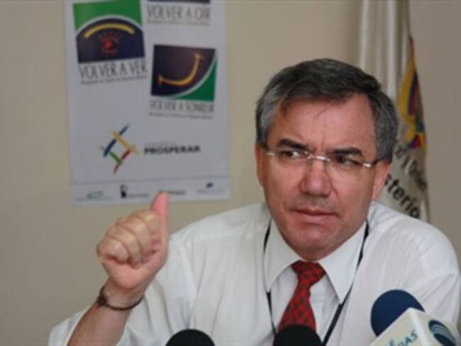 Gobierno asegura que polémico contrato no fue para negociar la Emergencia Social