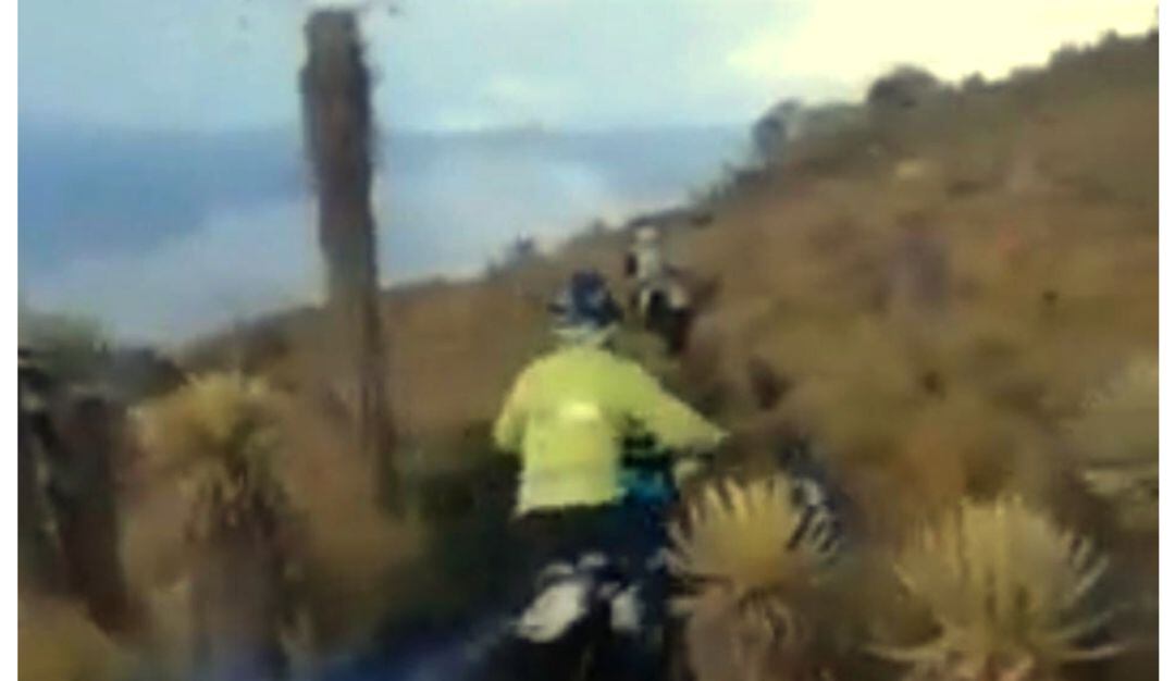 Práctica de motrocroos en el páramo La Cortadera, Toca. 