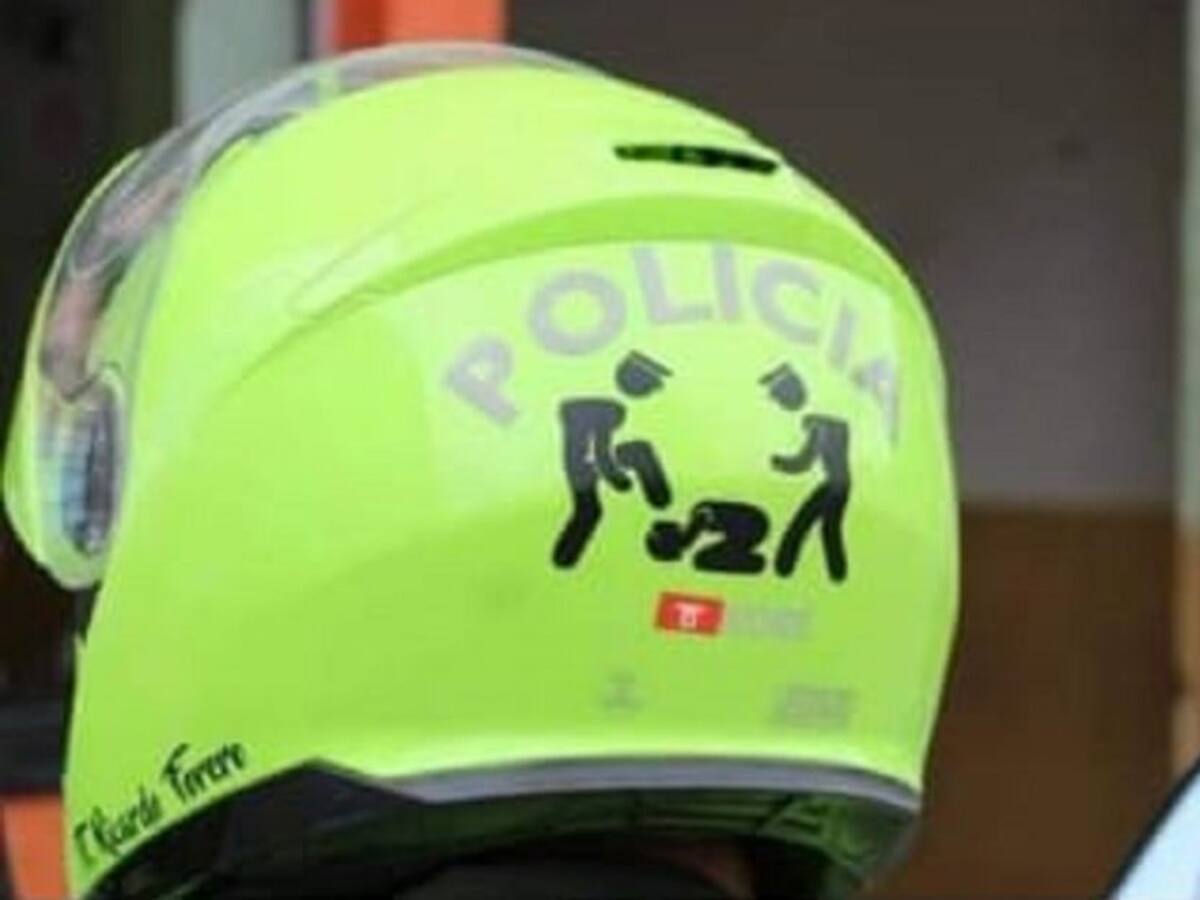 Policía con calcomanía ofensiva en su casco fue trasladado de Pensilvania