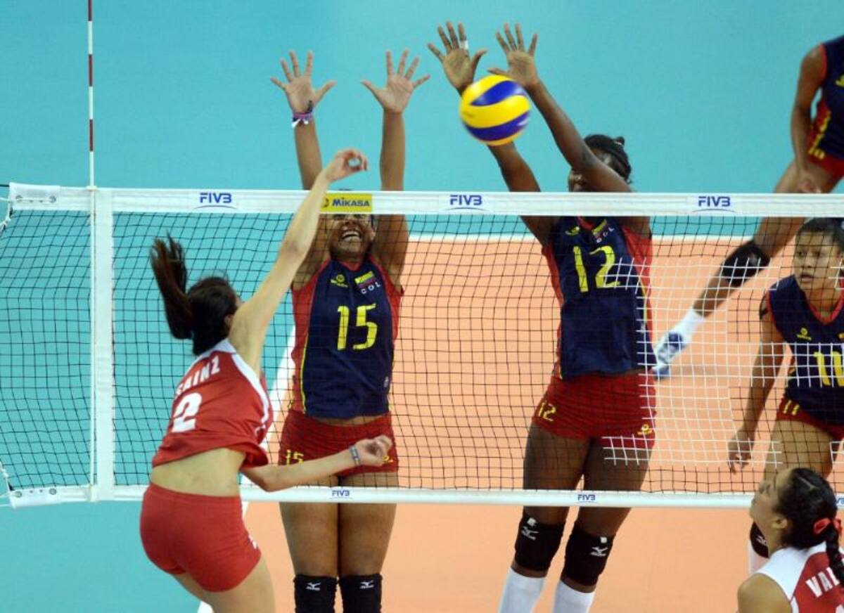 La Selección Colombia durante el partido.