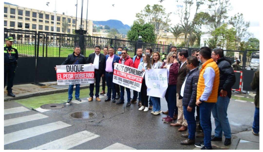 Alcaldes de los municipios de cuarta, quinta y sexta categoría se fueron hasta Bogotá para exigir al Gobierno Nacional que no siga recordándoles el presupuesto 