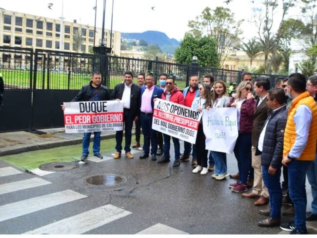 Alcaldes de los municipios de cuarta, quinta y sexta categoría se fueron hasta Bogotá para exigir al Gobierno Nacional que no siga recordándoles el presupuesto
