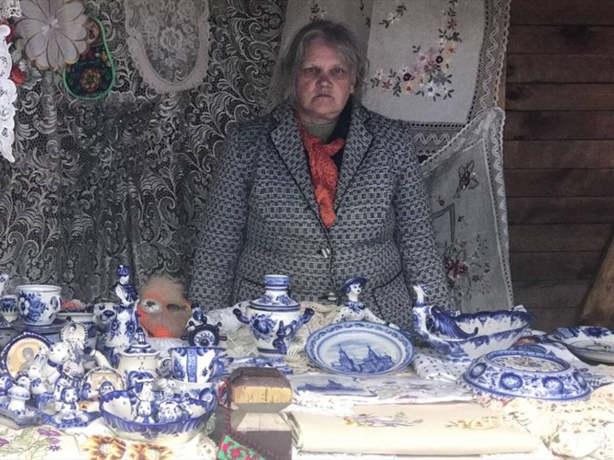 Así se realiza la conocida cerámica rusa, "Gzhel"