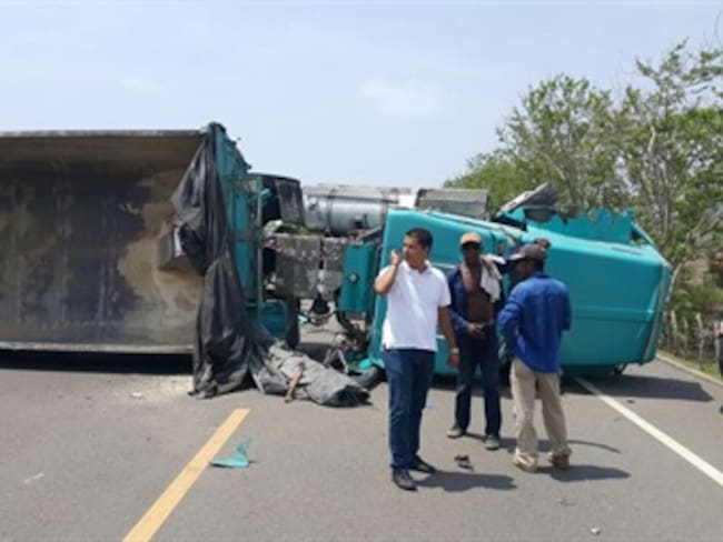 Accidente entre un bus y una tractomula, dejó 2 muertos en la vía Puerto Salgar-Puerto Boyacá