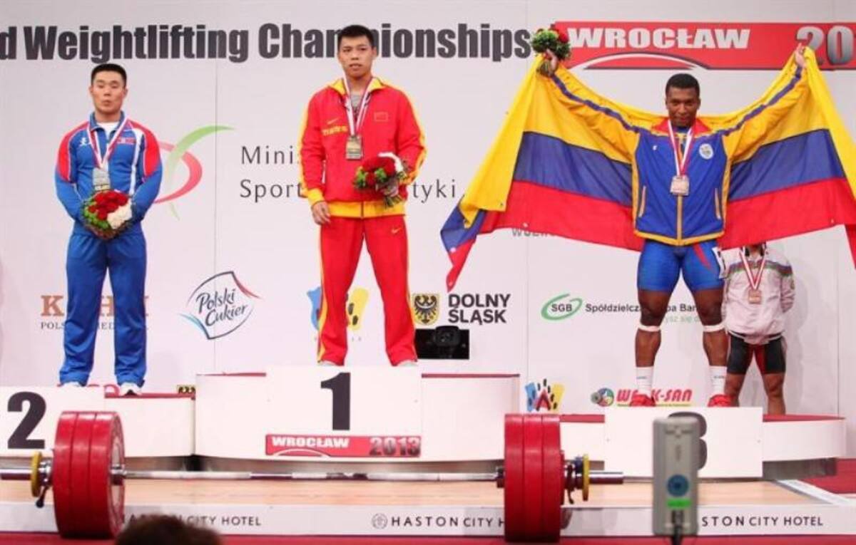 Óscar Figuero alcanzó el podio al lograr una brillante actuación en la modalidad de envión y así acumular 316 kilos en el total.