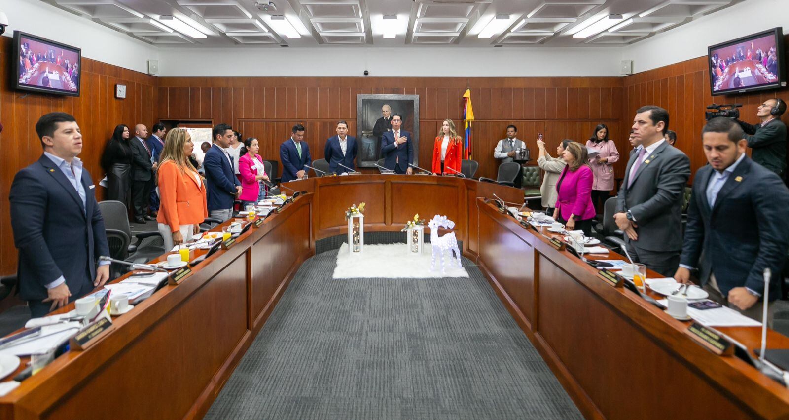 Ministro TIC, Mauricio Lizcano, en la comisión sexta del Senado.