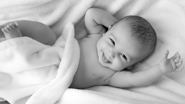 Cuidados y alertas de un recién nacido.