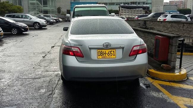 Ayer se capturó en Bogotá al conductor de un vehículo oficial asignado al Congreso de la República, en cuyo interior transportaba la suma de $613’950.000. Foto: Colprensa