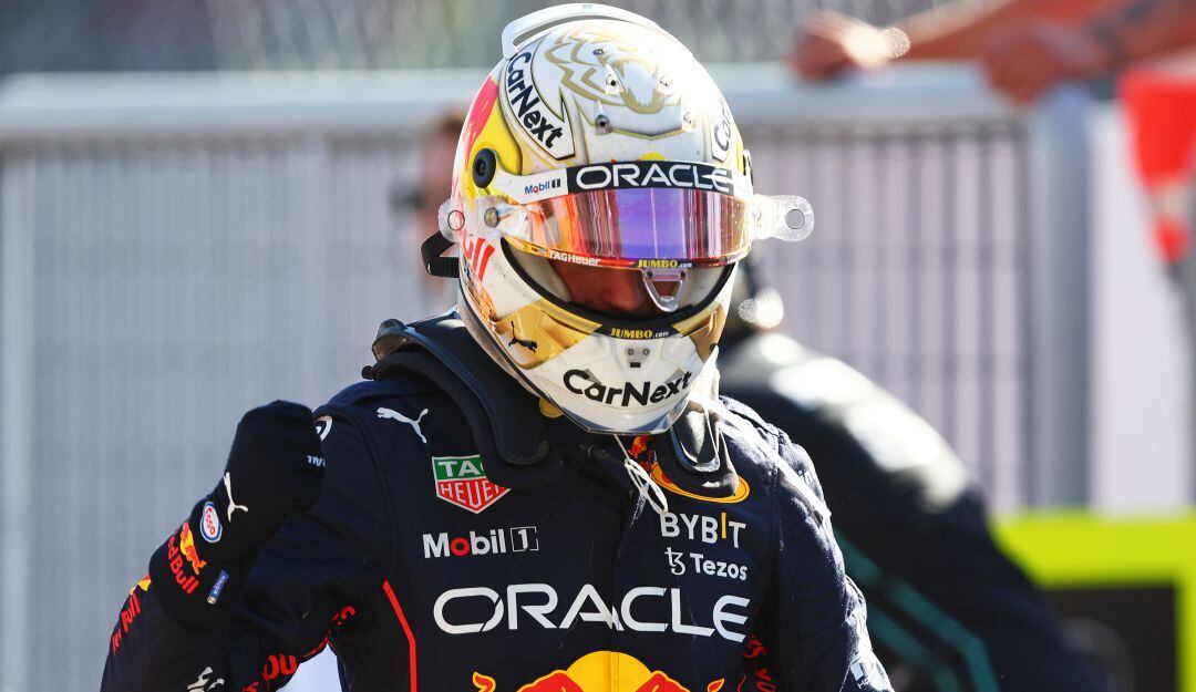 Max Verstappen festeja su victoria en Italia.