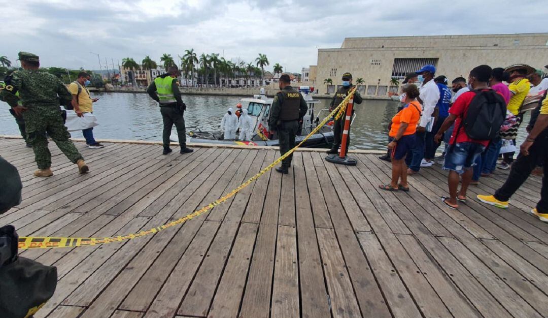 La Policía acordonó el lugar para realizar la inspección técnica en pleno sector amurallado frente a la Alcaldía de Cartagena