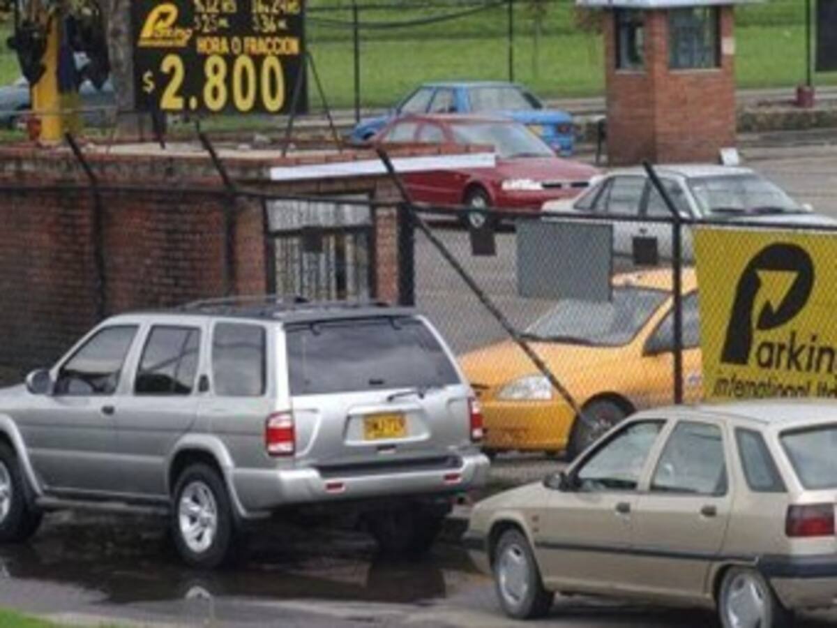 Cobro por minutos en los parqueaderos sigue sin solución