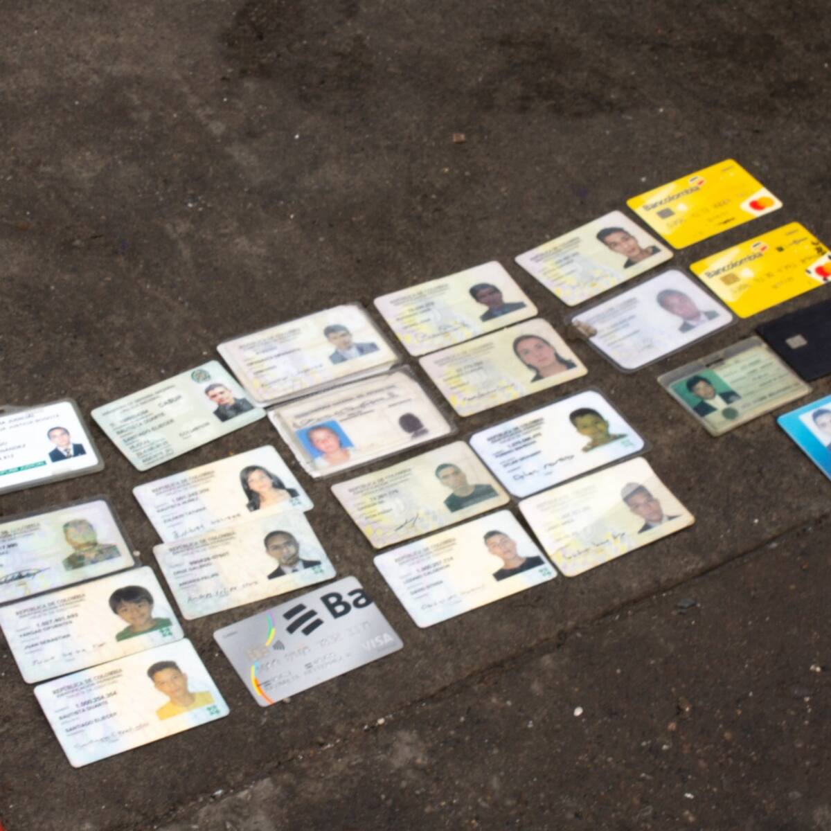 Incautan medicamentos adulterados, cédulas y tarjetas de crédito hurtadas en Bogotá