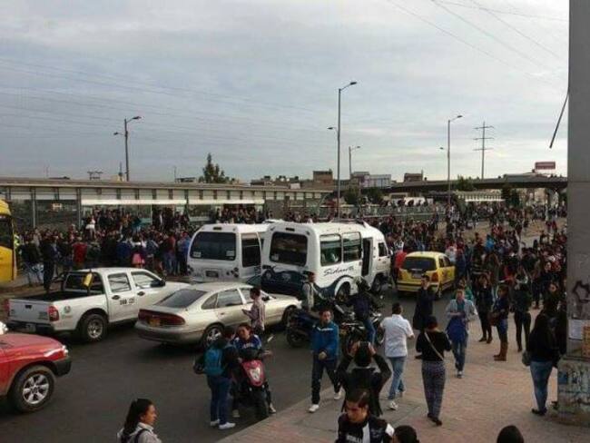 Tres estaciones, un bus averiado dejan protestas en Transmilenio en Soacha