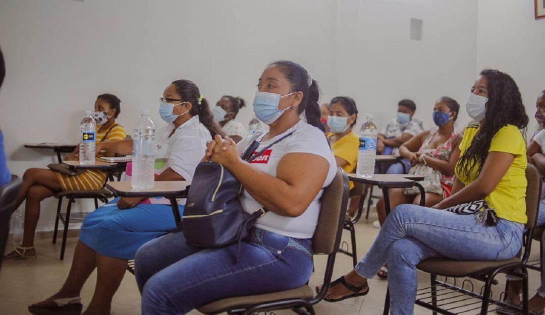 El grupo de beneficiarias será favorecido en procesos de formación y ayuda económica para sus ideas de negocio.