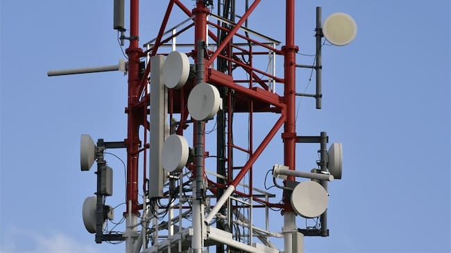 Las denuncias ciudadanas realizadas en los últimos días permitieron identificar estas tres antenas ilegales que fueron instalas en espacio público. Foto: Getty Images