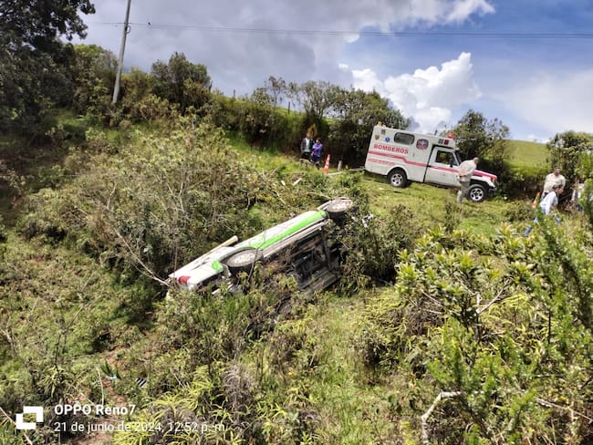 Accidente de tránsito carro EPM- foto Denuncias Antioquia