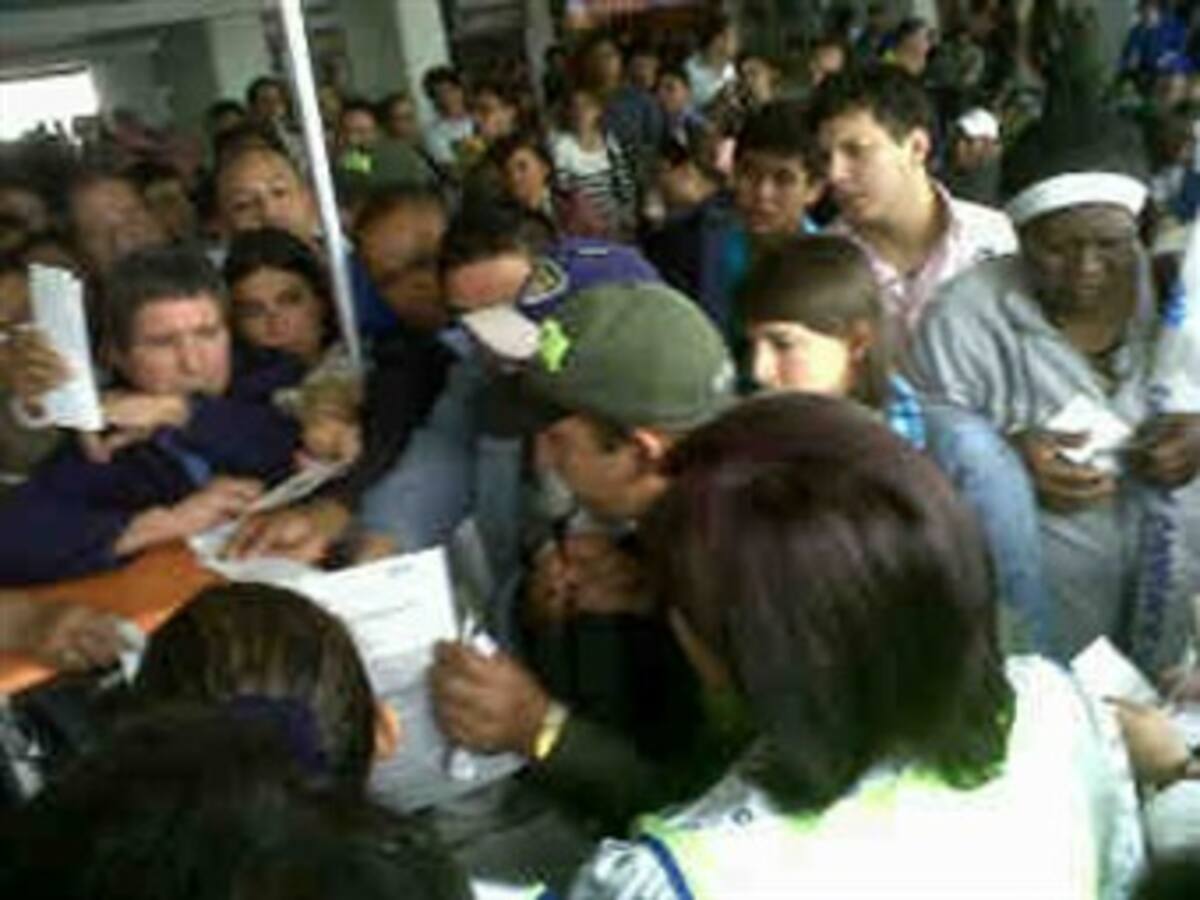 Congestión en El Dorado por retraso de 120 vuelos