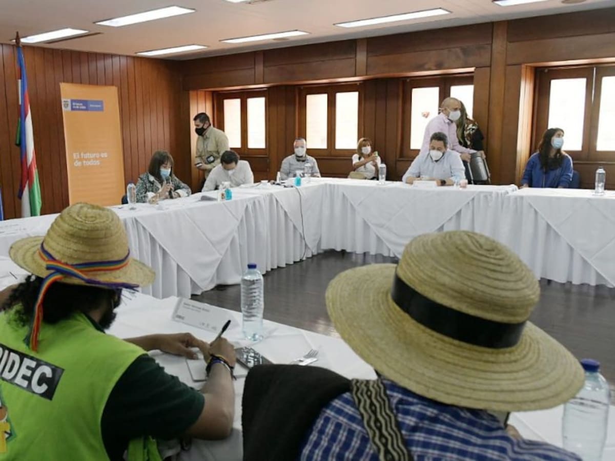 Líderes indígenas se levantan de la mesa de diálogo con Gobierno Nacional