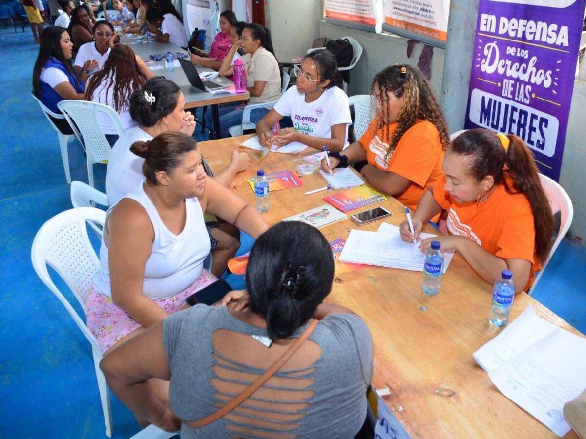 Servicios del PES para familias en pobreza extrema llegaron a barrio Flor del Campo