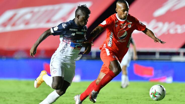 Velasco: "El VAR limita mucho el fútbol y detiene el juego"