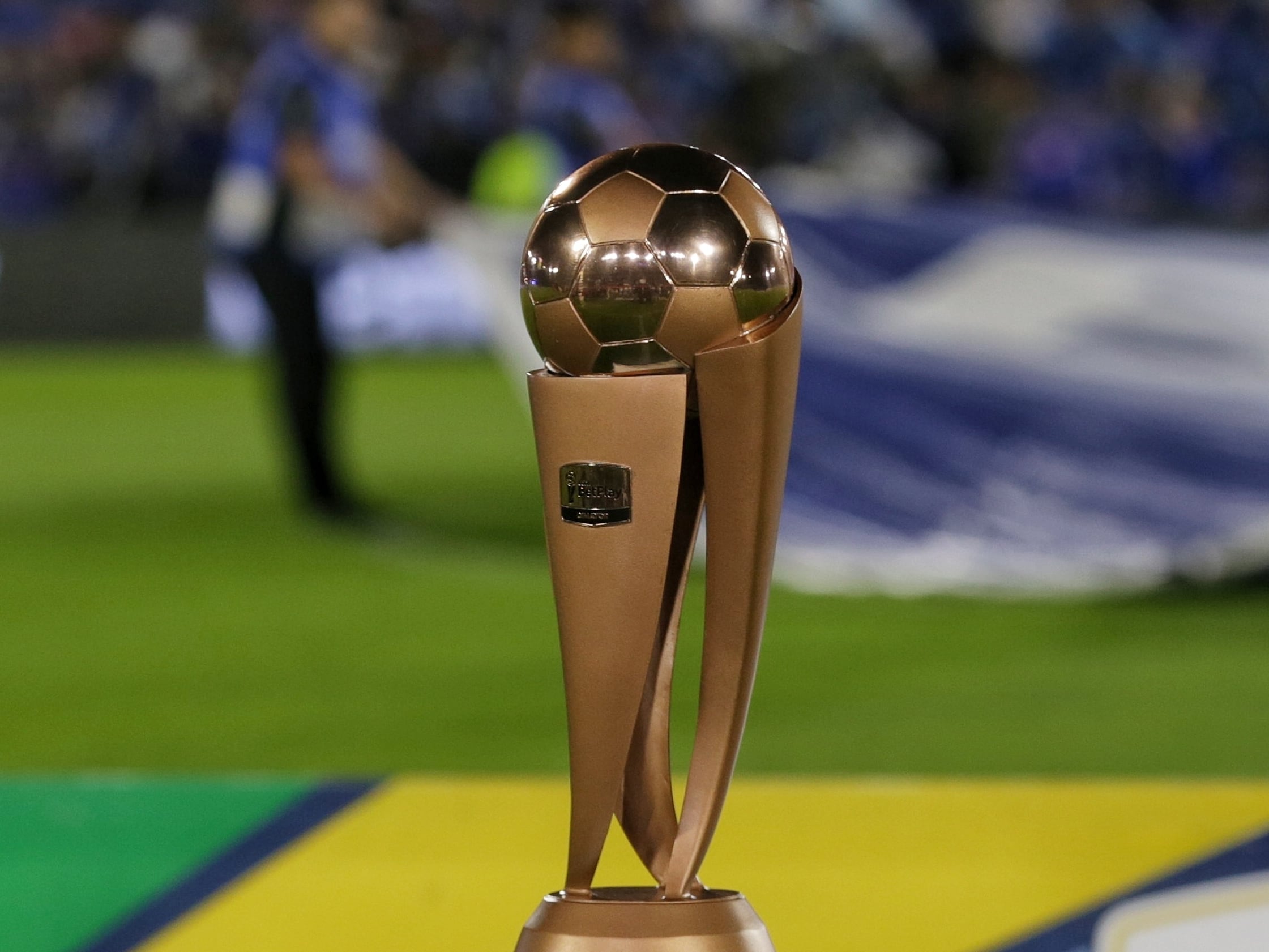 El trofeo de la Copa Colombia que actualmente pertenece a Millonarios / Colprensa.