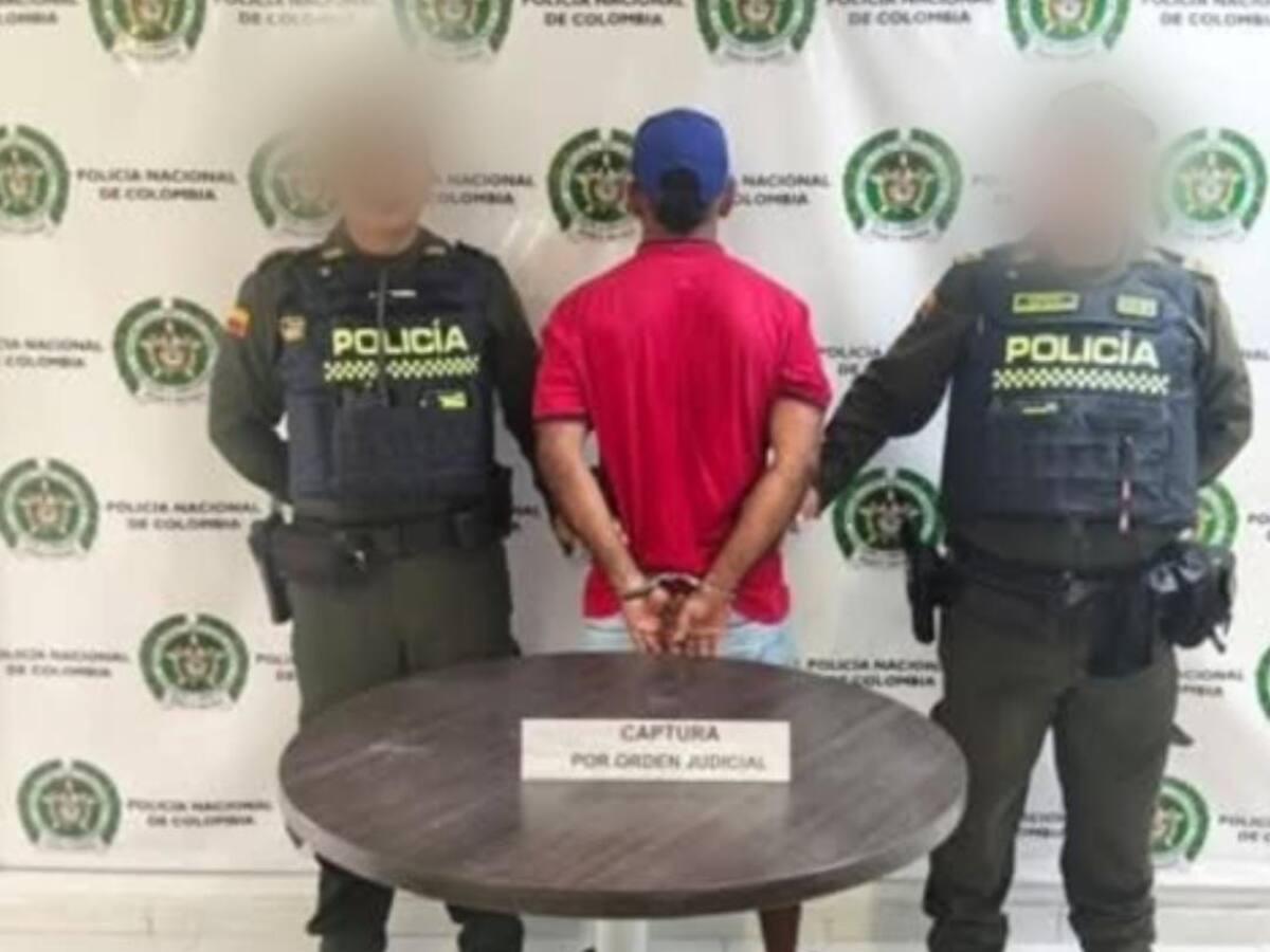 Hombre caminaba por las calles de Talaigua Nuevo en Bolívar con una orden de captura vigente