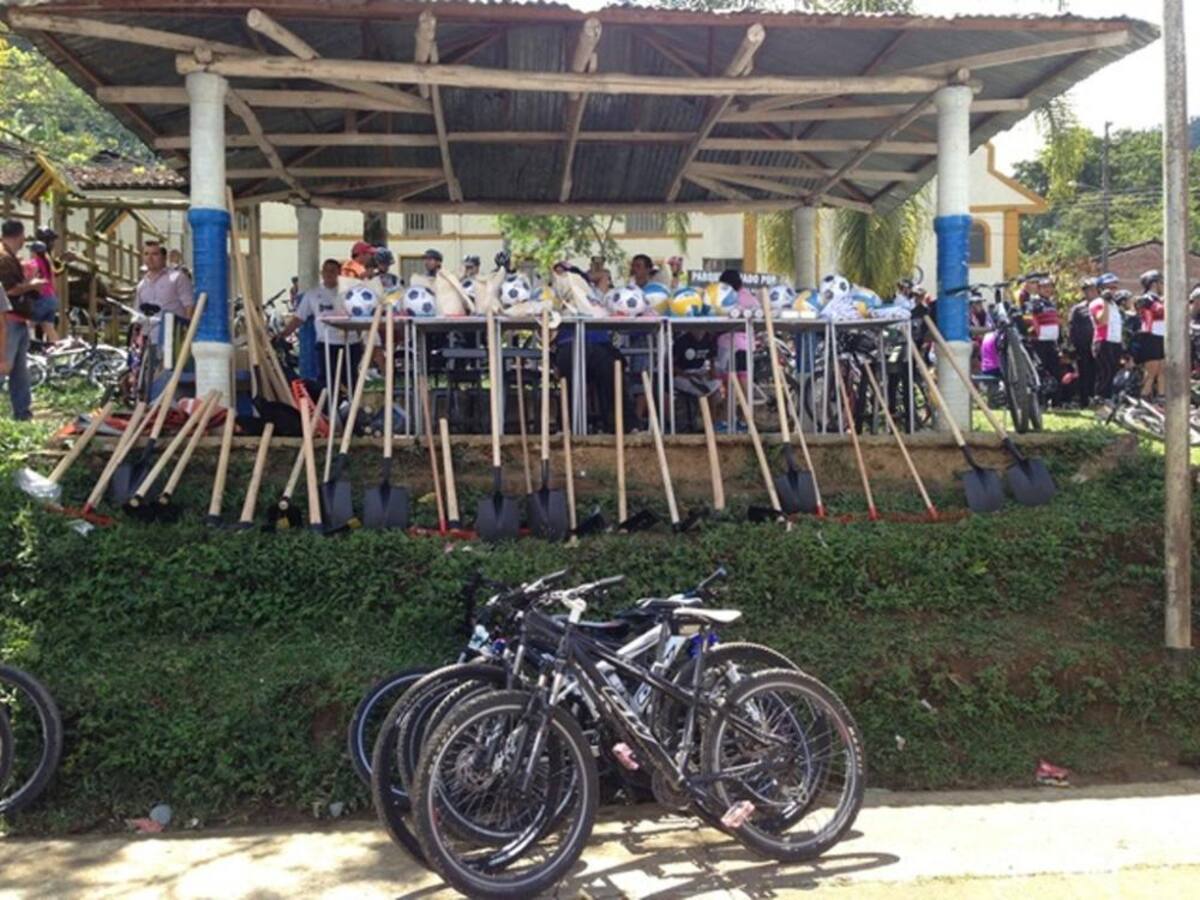 Ciclopaseo en el Valle contra el reclutamiento de menores.