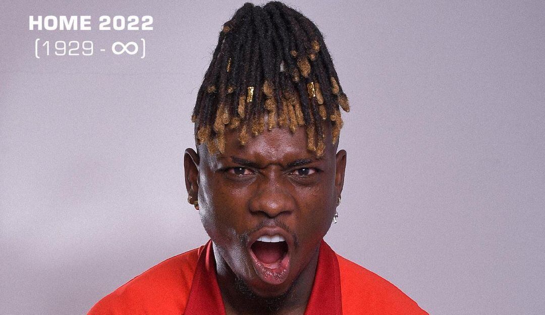 Déinner Quiñones luce la nueva camiseta del América de Cali.