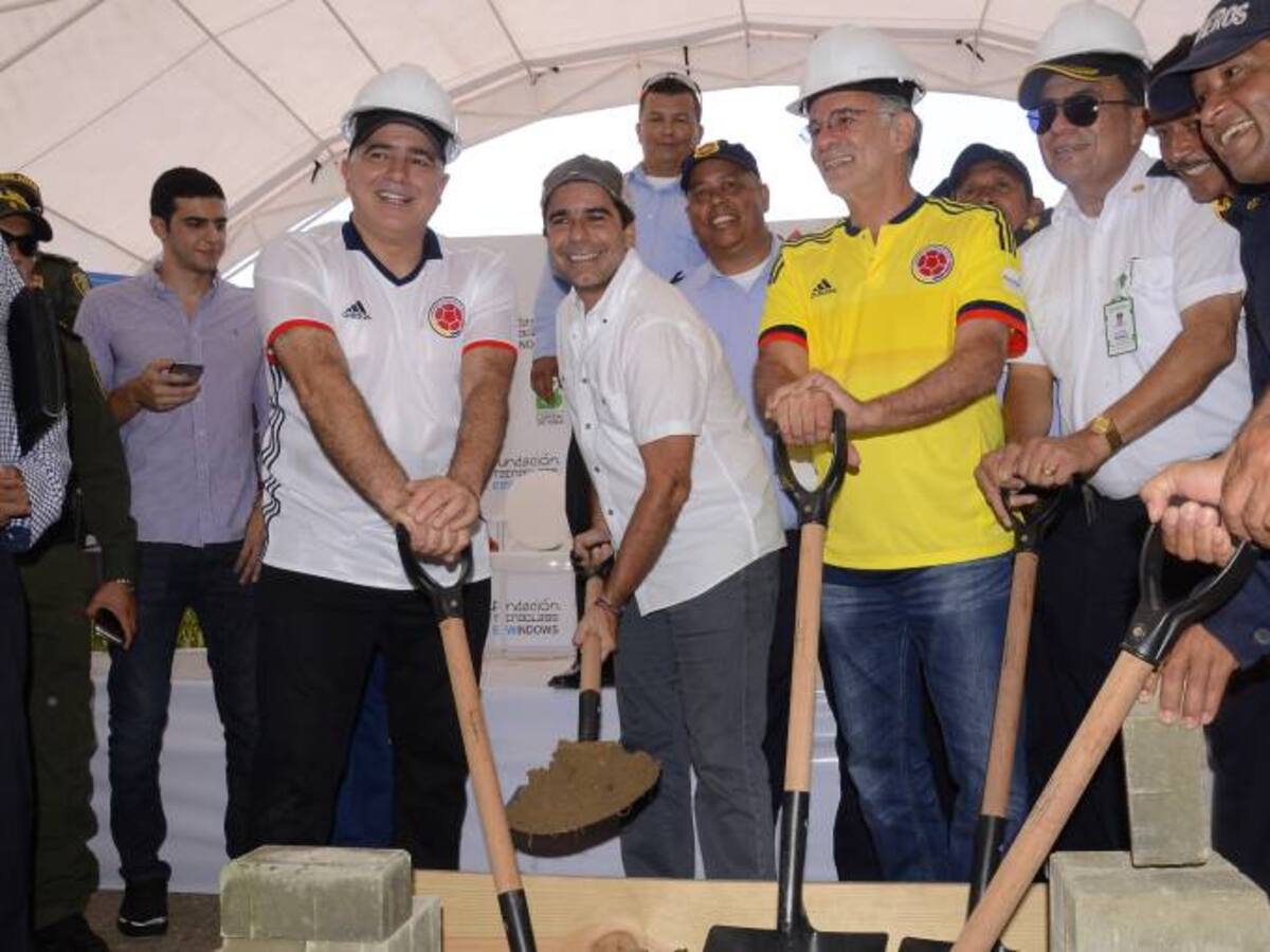 Alcalde reitera contratación de 100 bomberos para nuevas estaciones