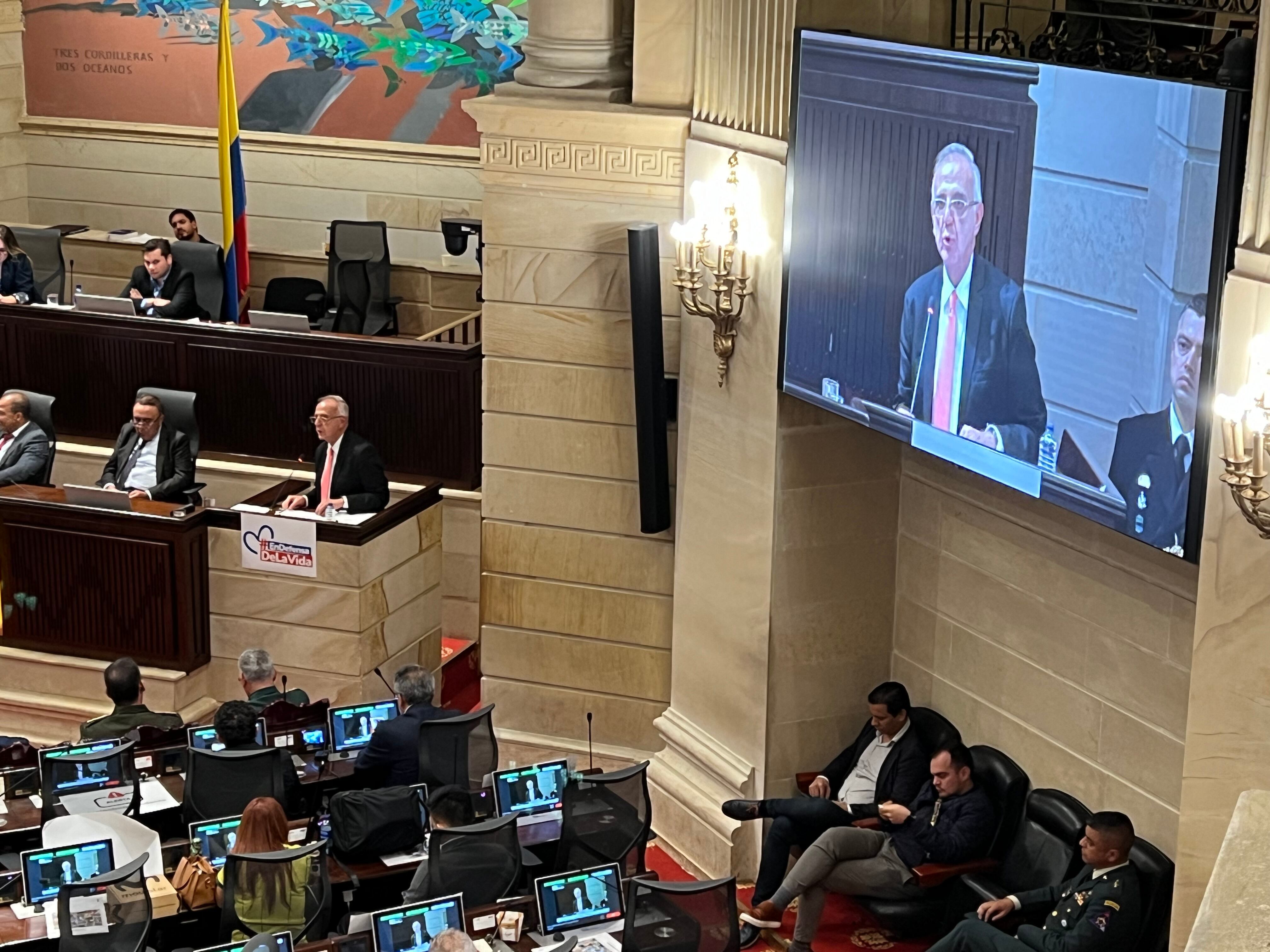 Ministro de Defensa, Iván Velásquez, moción de censura.