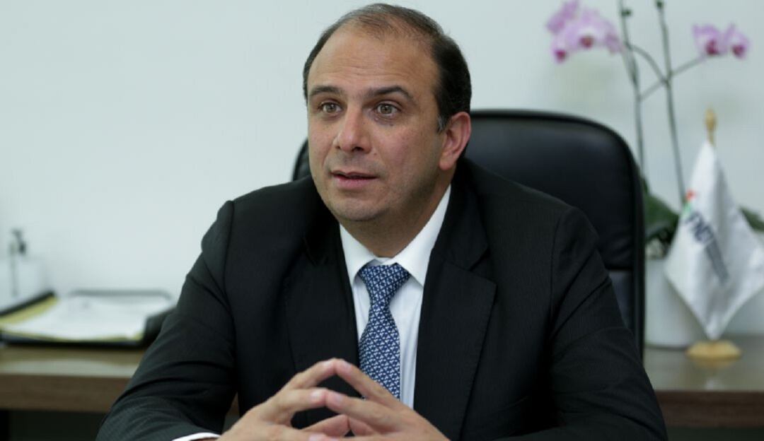 Defensor nacional del pueblo, Carlos Camargo.