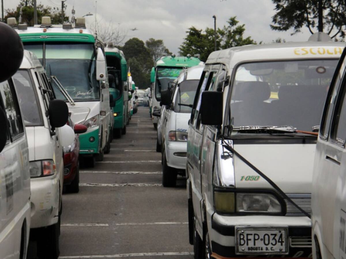 Vehículos de transporte especial y oficiales tendrían pico y placa en Bogotá