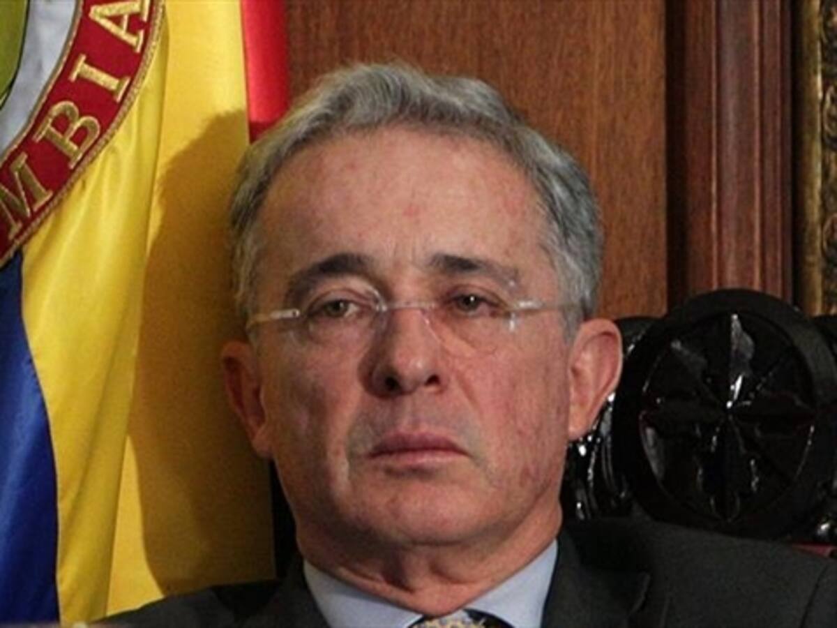 Uribe publica plan de vuelo de helicóptero vinculado con masacre de El Aro