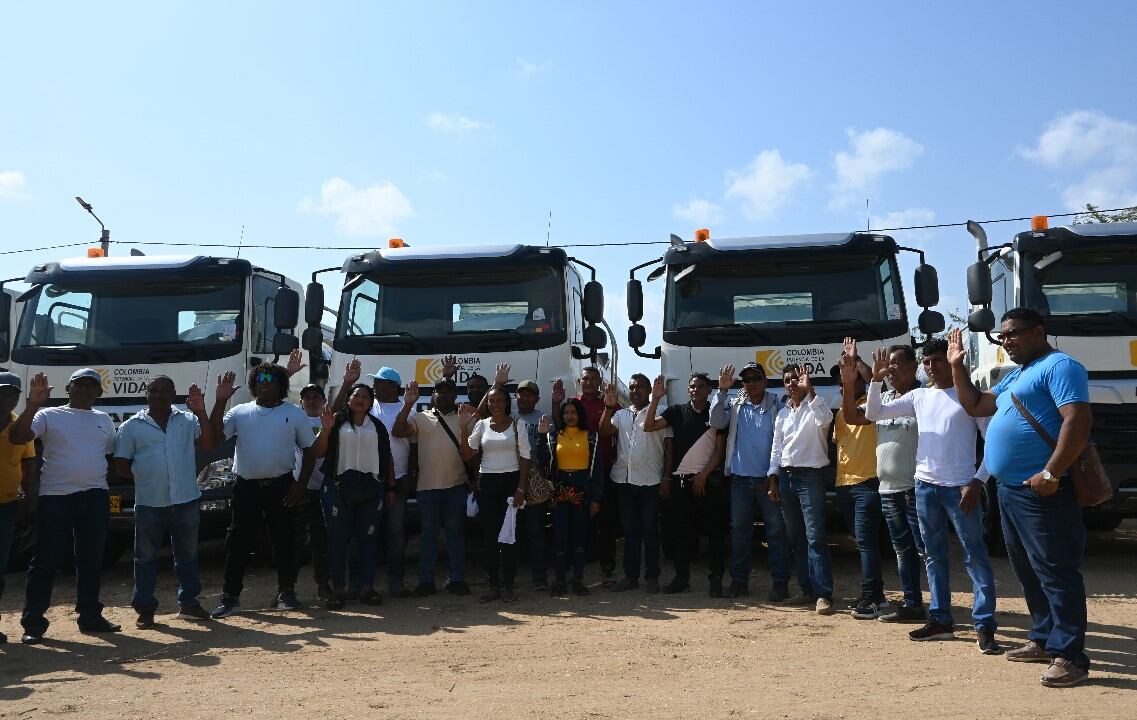 Entrega de carrotanques en La Guajira./ Foto: UNGRD